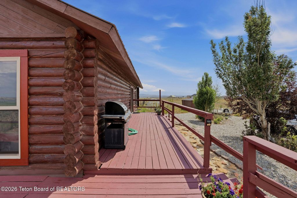 42 INDIANWOOD Trail, Pinedale, WY 82941 photo 2