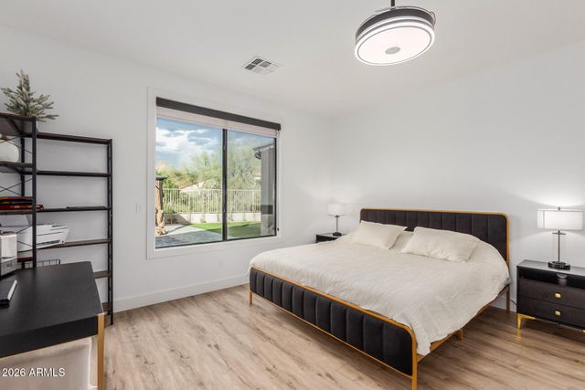 6404 W BLACK HILL Road, Phoenix, AZ 85083