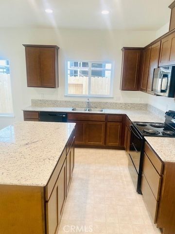 129 Squaw Valley Dr., Merced, CA 95341