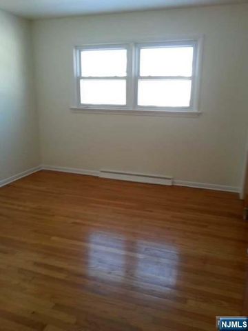 95 Seneca Avenue, Dumont, NJ 07628