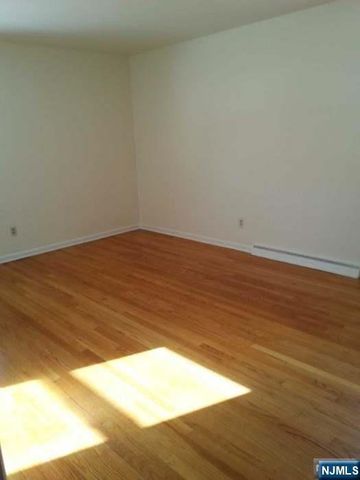 95 Seneca Avenue, Dumont, NJ 07628