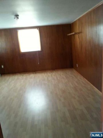 95 Seneca Avenue, Dumont, NJ 07628