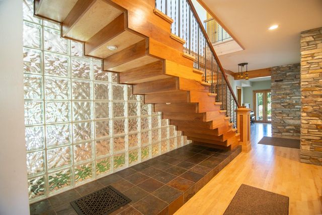 2440 Hugo Road, Merlin, OR 97532