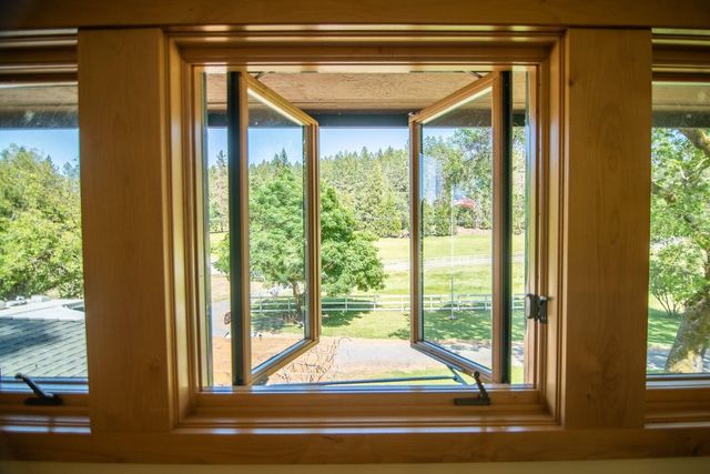 2440 Hugo Road, Merlin, OR 97532