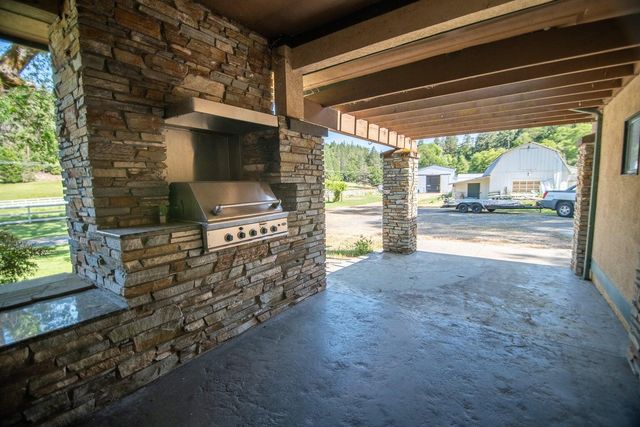 2440 Hugo Road, Merlin, OR 97532