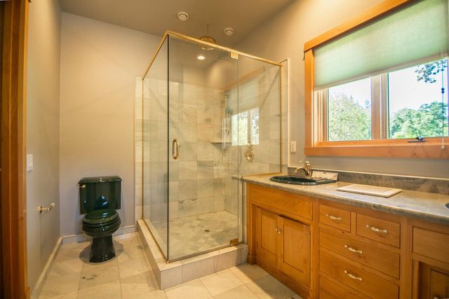 2440 Hugo Road, Merlin, OR 97532