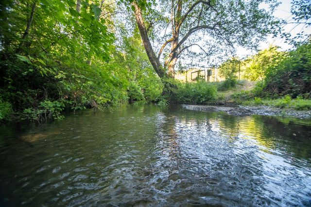 2440 Hugo Road, Merlin, OR 97532