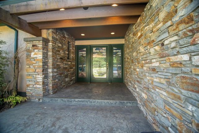 2440 Hugo Road, Merlin, OR 97532