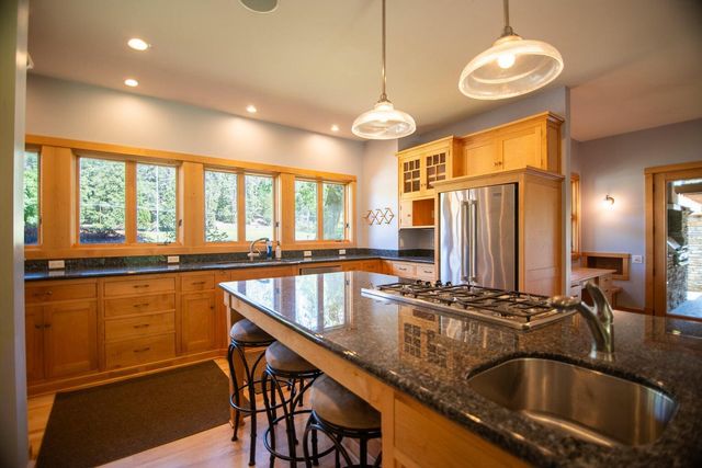 2440 Hugo Road, Merlin, OR 97532