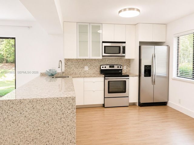 439 Lakeview Dr 106, Weston, FL 33326