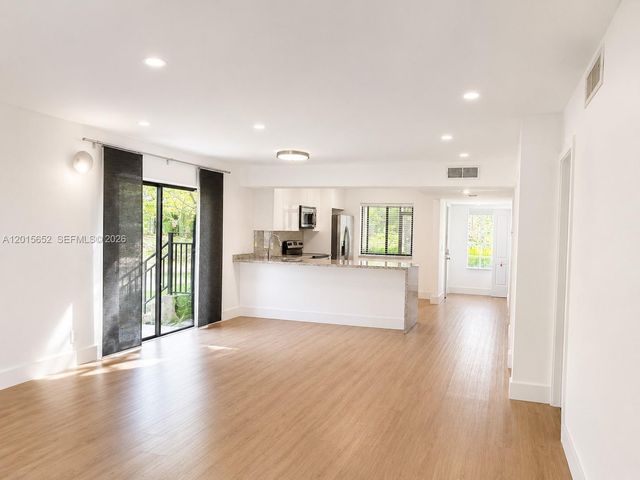 439 Lakeview Dr 106, Weston, FL 33326