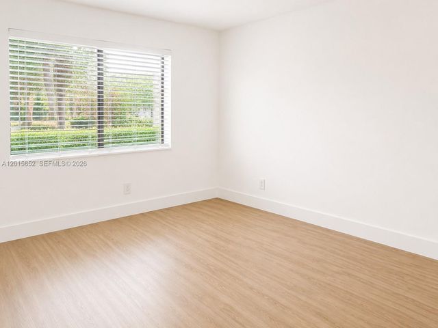 439 Lakeview Dr 106, Weston, FL 33326