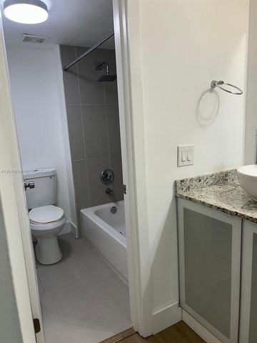 439 Lakeview Dr 106, Weston, FL 33326