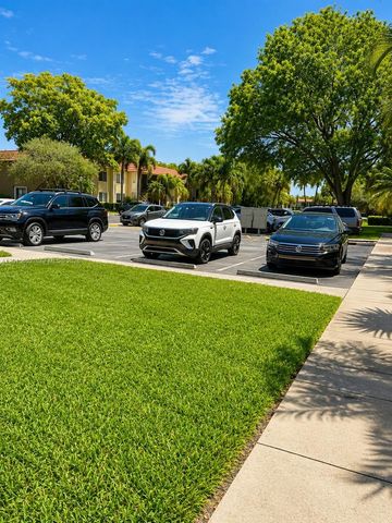 439 Lakeview Dr 106, Weston, FL 33326