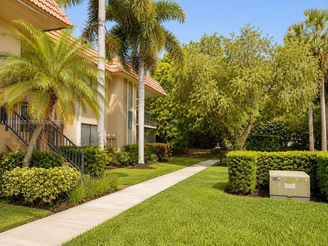 439 Lakeview Dr 106, Weston, FL 33326