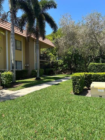 439 Lakeview Dr 106, Weston, FL 33326