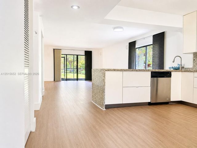 439 Lakeview Dr 106, Weston, FL 33326
