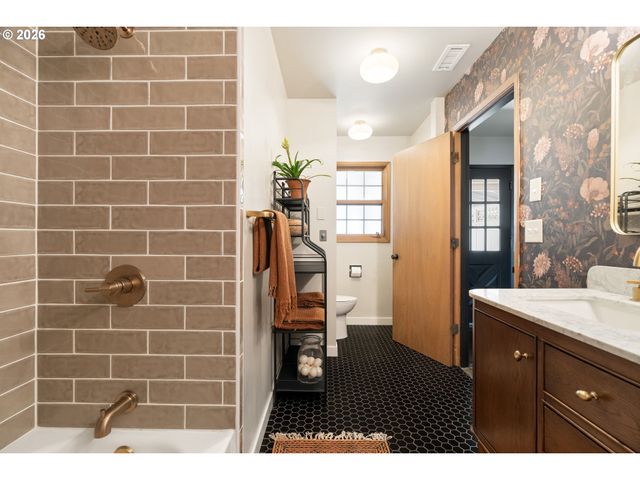 21255 Nw Coffey Ln, Hillsboro, OR 97124