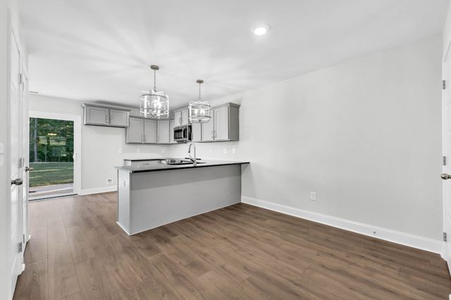145 Quarry Point Dr, Clarksville, TN 37043