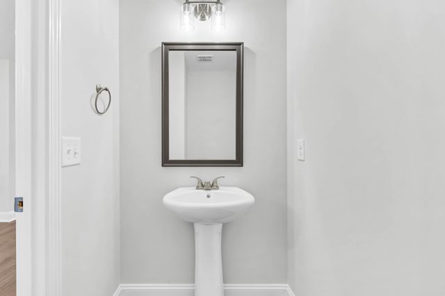 145 Quarry Point Dr, Clarksville, TN 37043
