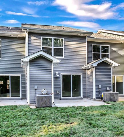 145 Quarry Point Dr, Clarksville, TN 37043