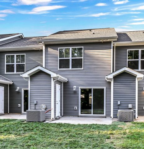 145 Quarry Point Dr, Clarksville, TN 37043