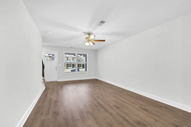145 Quarry Point Dr, Clarksville, TN 37043
