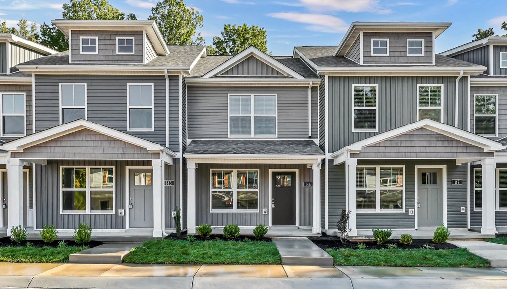 145 Quarry Point Dr, Clarksville, TN 37043