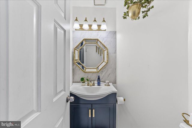 9 CORALBERRY DR, Newark, DE 19702