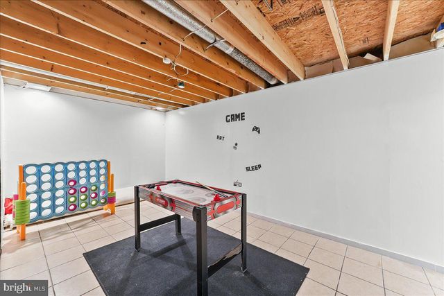 9 CORALBERRY DR, Newark, DE 19702