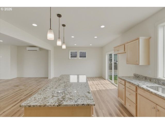 371 E 2ND Ave, Junction City, OR 97448