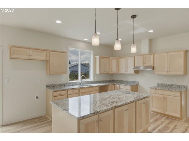 371 E 2ND Ave, Junction City, OR 97448