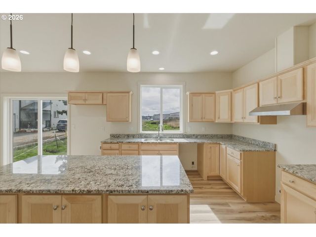 371 E 2ND Ave, Junction City, OR 97448
