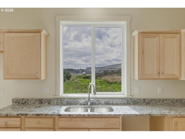 371 E 2ND Ave, Junction City, OR 97448