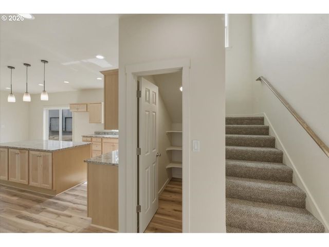 371 E 2ND Ave, Junction City, OR 97448