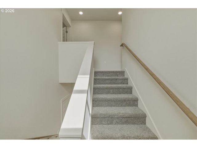 371 E 2ND Ave, Junction City, OR 97448