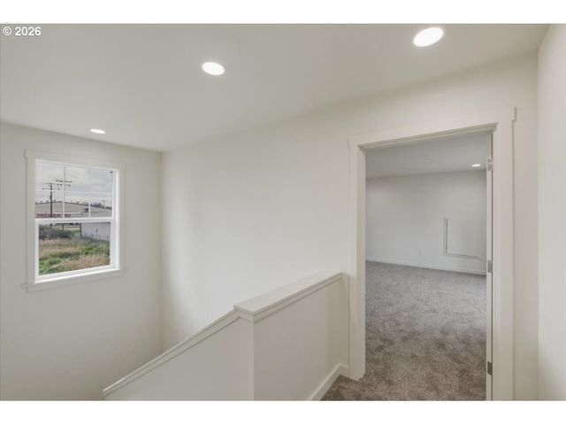371 E 2ND Ave, Junction City, OR 97448