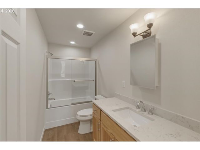 371 E 2ND Ave, Junction City, OR 97448