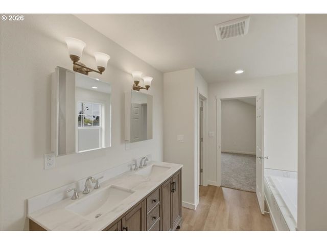 371 E 2ND Ave, Junction City, OR 97448