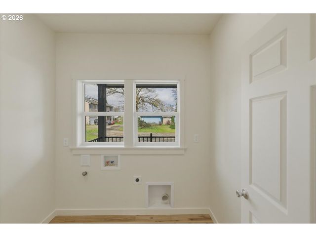 371 E 2ND Ave, Junction City, OR 97448