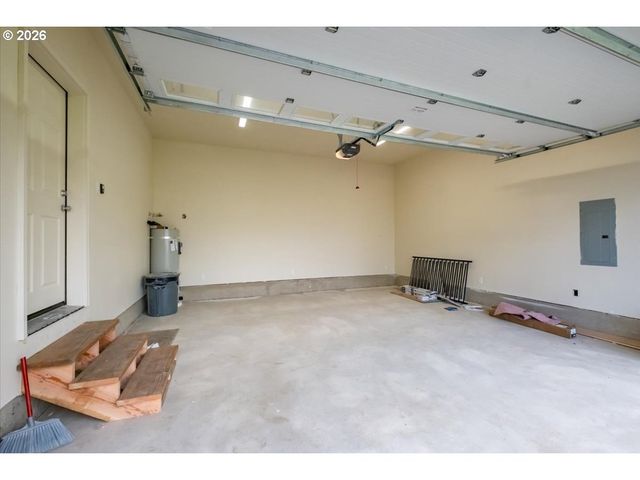 371 E 2ND Ave, Junction City, OR 97448