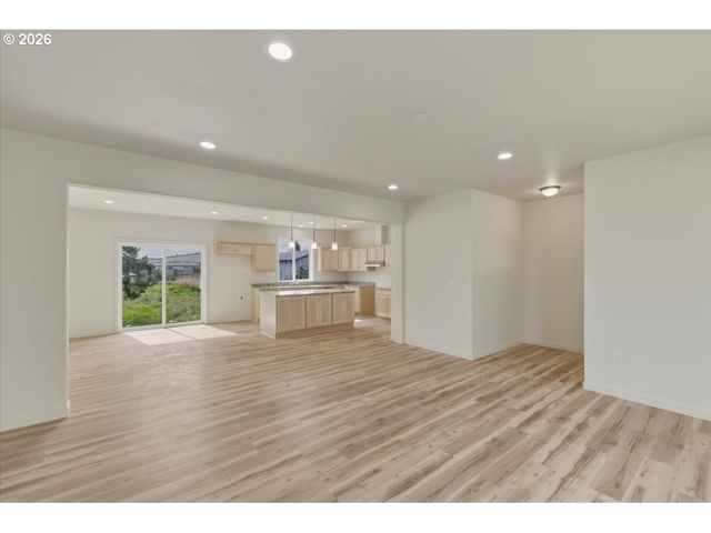 371 E 2ND Ave, Junction City, OR 97448