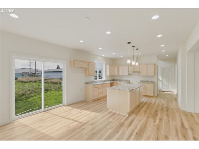 371 E 2ND Ave, Junction City, OR 97448