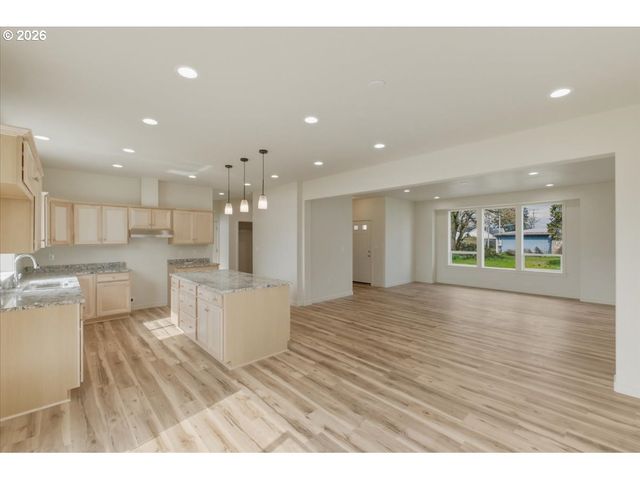 371 E 2ND Ave, Junction City, OR 97448