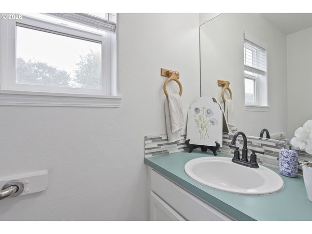 18137 GREY Ave, Sandy, OR 97055