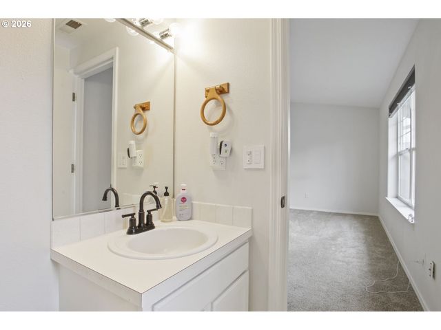 18137 GREY Ave, Sandy, OR 97055