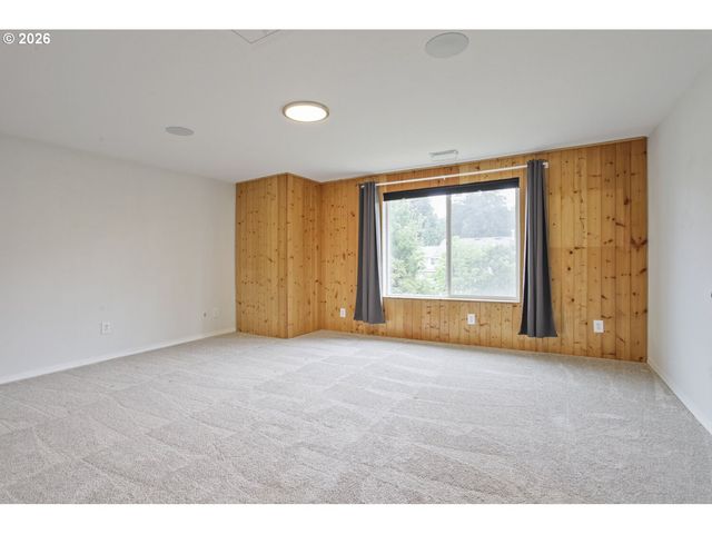 18137 GREY Ave, Sandy, OR 97055