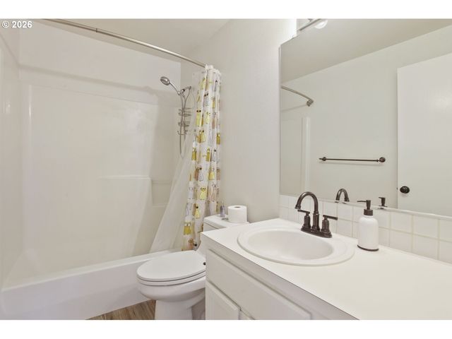18137 GREY Ave, Sandy, OR 97055