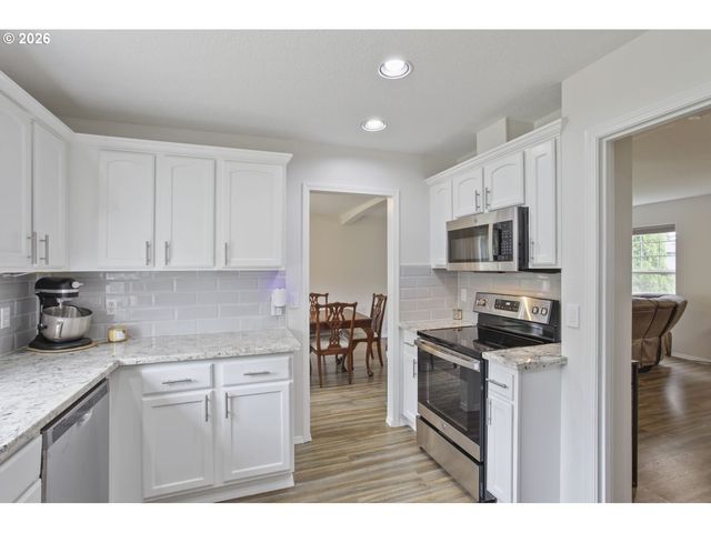 18137 GREY Ave, Sandy, OR 97055