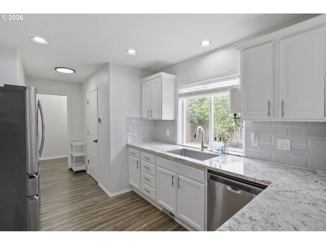 18137 GREY Ave, Sandy, OR 97055